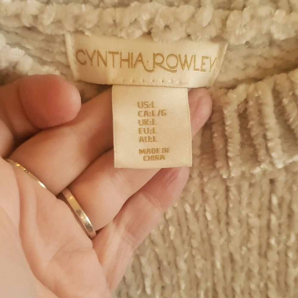 SOFT SWEATER Cynthia Rawley🦋☮ - Picture 3 of 3